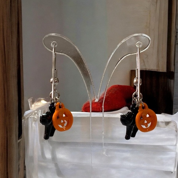 Adorable Acrylic Black Cat Halloween Earrings - Picture 6 of 7